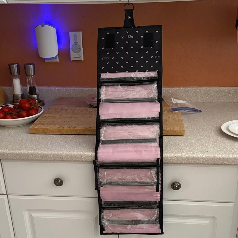 Mary Kay Black and Pink travel roll NWOT for your shampoos and cosmetics
